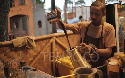 Nikmatnya Kopi Aming Pontianak di Festival Kuliner Serpong