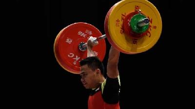 Eko Yuli Irawan Raih Emas dan Pecahkan Rekor Dunia Angkat Besi