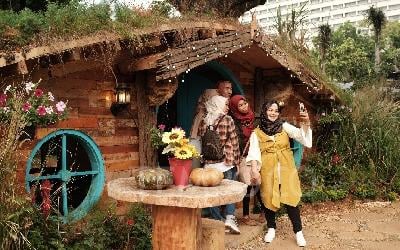 Wajah Baru Lapangan Banteng, Ada Rumah Hobbit dan Jembatan Cinta