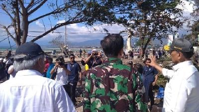 Jokowi Minta Petugas Utamakan Evakuasi Korban Gempa dan Tsunami