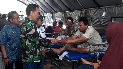 Jokowi Tinjau Langsung Korban Gempa Palu