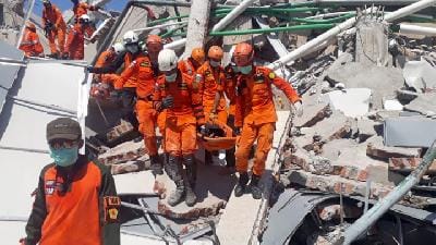 TNI Kirim Pasukan Amankan Bantuan Tsunami Palu dari Penjarahan
