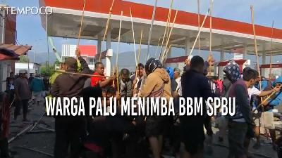Warga Korban Gempa Palu Kembali Menjarah BBM dengan Bambu