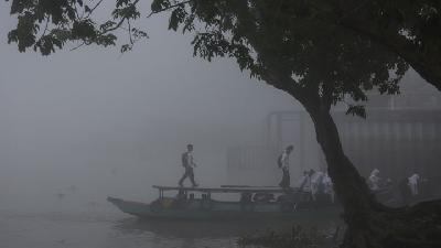 Kabut Asap Tebal Selimuti Palembang