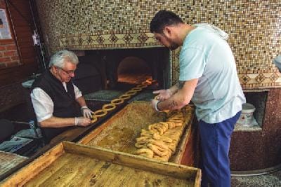 Simit, Roti Bagel untuk Sarapan yang Simpel di Turki