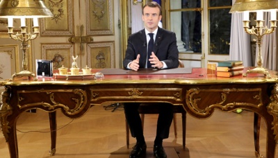Macron to Speed Up Tax Cuts, Raise Wages at 