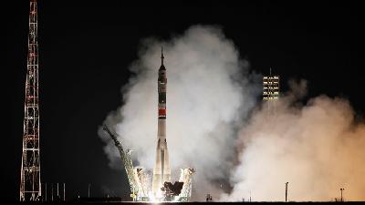 India Loses Contact with Spacecraft on Mission to the Moon