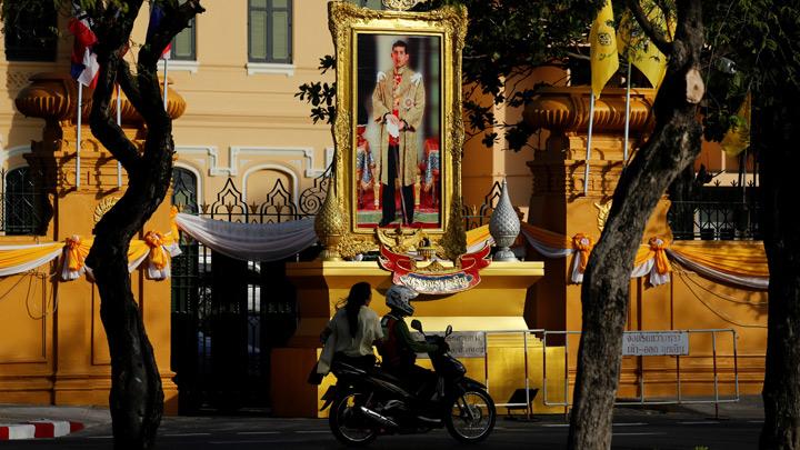 Thailand Prepares to Crown King Maha Vajiralongkorn this Weekend - foto