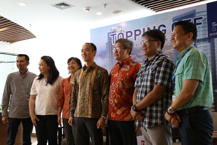 Synthesis Development Gelar Topping Off Proyek Samara Suites