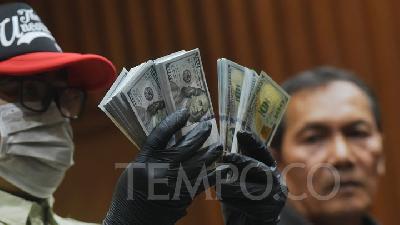 KPK Seizes Hundreds of Million in Raid against Indramayu Regent