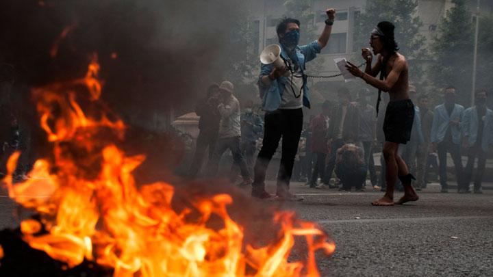 Indonesia's Tax Hike Debacle: Bone Regent Suspends PBB-P2 Plan After Resident Protest