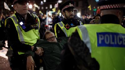 500 Arrests as London Climate-change Activists Vow More Protests