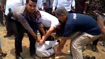 Wiranto Sustains Two Stab Wounds: Hospital