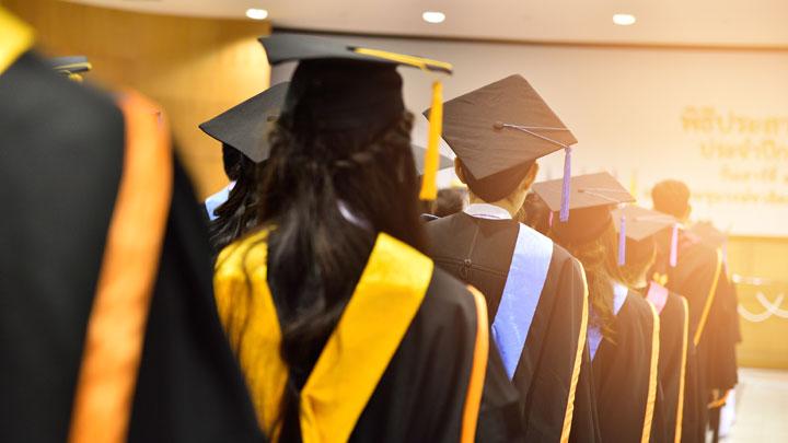 Yogyakarta State University Prohibits Graduation Candidates from Protesting Late Diploma Issuance