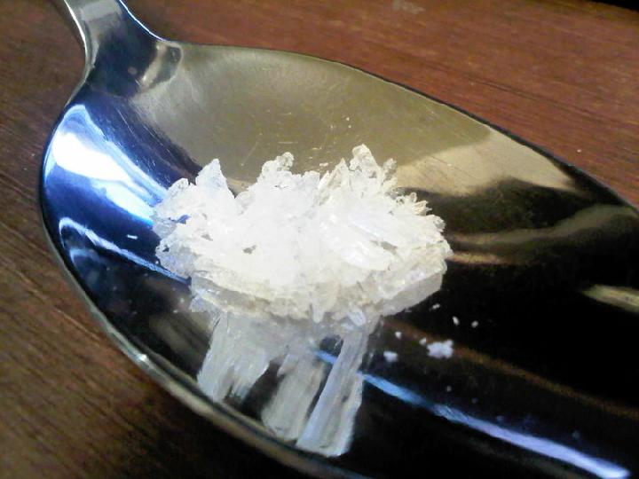 Police Arrest Indonesian Workers for Smuggling Crystal Meth from Malaysia