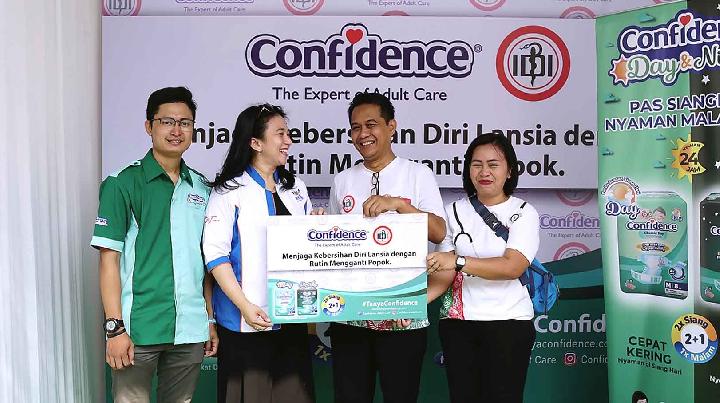 Confidence dan IDI Anjurkan Lansia Rutin Mengganti Popok