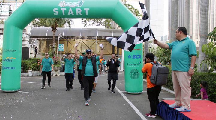 Fun Run Semarakkan HUT ke-43 Sari Pacific Jakarta