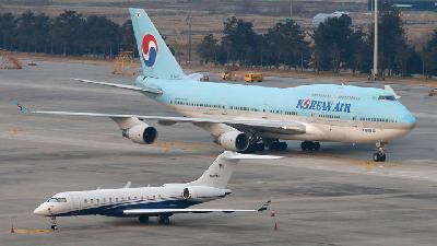 Charter Flight Carrying S.Koreans from Wuhan Arrives Home