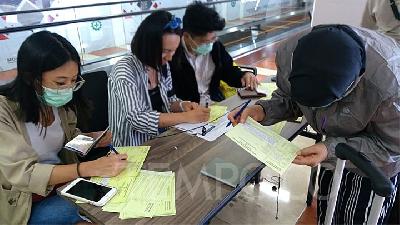 Health Alert Cards Reckoned to Trace the Arrival of COVID-19