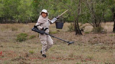 The Female Squad who Clear Out Vietnam's Unexploded Bombs