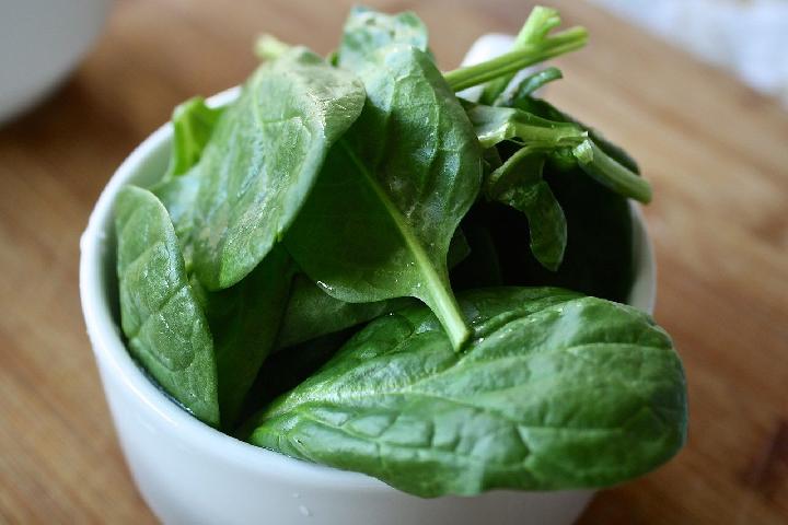 List of Foods to Avoid When Consuming Spinach