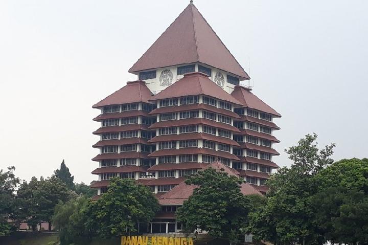 UI Explains Why Graduates Can't Bring Banners or Write on Graduation Attire