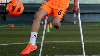 Semangat Anak Palestina Korban Serangan Israel Berlatih Sepakbola