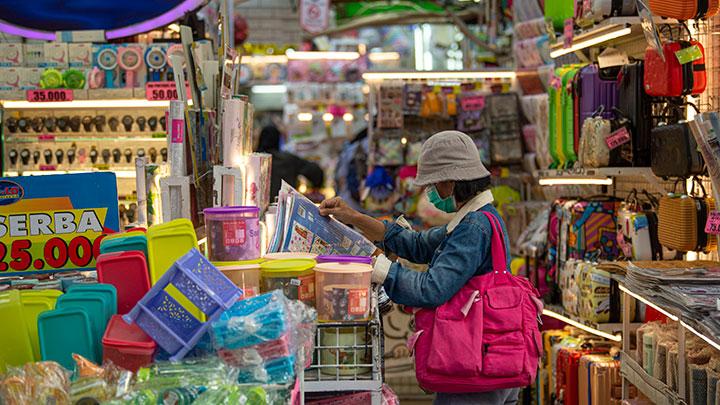Indonesia's Consumer Confidence Falls, Spending Power Expected to Drop