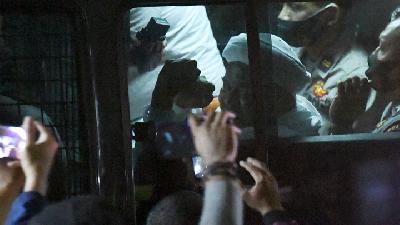 West Java Police Still Go Ahead with Plan to Question Rizieq Shihab