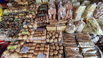 Wisata Kuliner Ambon, Nikmatnya Aneka Olahan Sagu yang Dipanggang di Porna