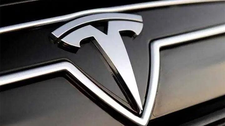 Elon Musk Confirms Grok AI to Debut in Tesla Vehicles "Very Soon"