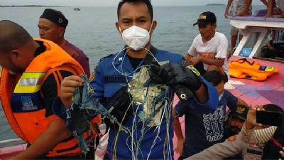 Debris Found in Search for Sriwijaya Air SJ 182 Flight