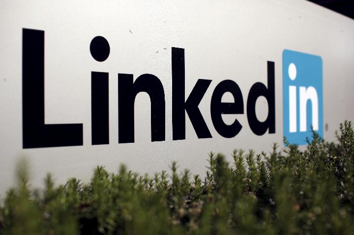 LinkedIn CEO Admits AI Writing Feature Struggles to Attract Users