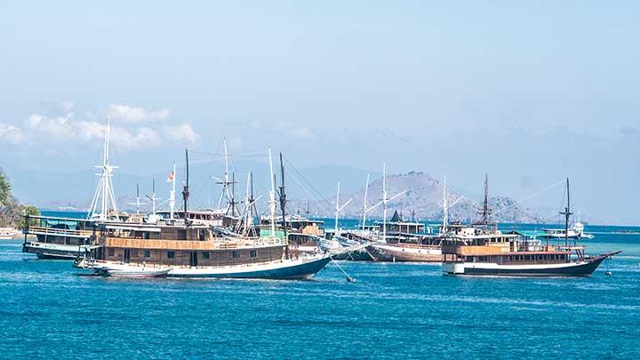 Most Tourists in Labuan Bajo Choose Live-On-Board Experience