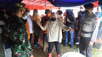 Mount Semeru: Social Affairs Minister Visits Lumajang to Ensure Aid Distribution