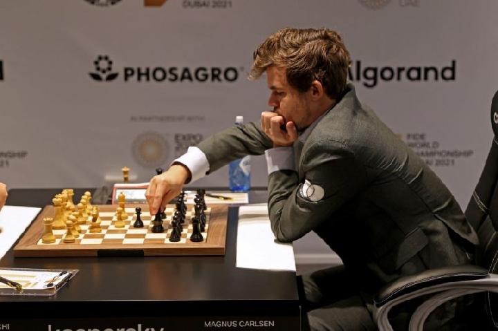 Magnus Carlsen Stays on Top in Latest FIDE Chess Rankings