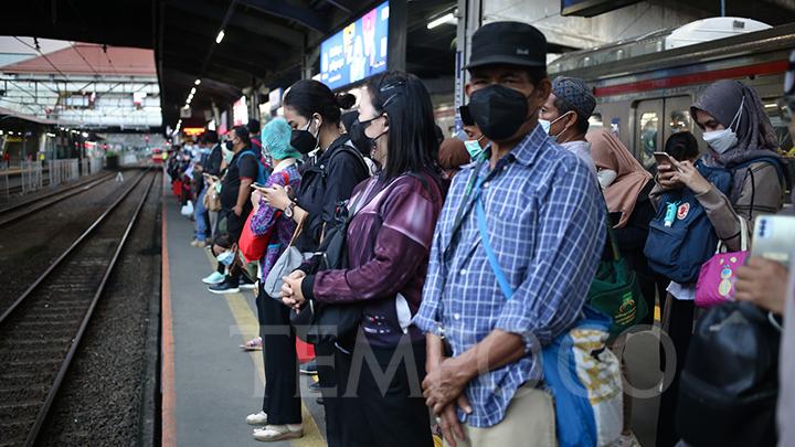Jakarta Commuter Line Resumes Normal Service Despite Tension Remaining