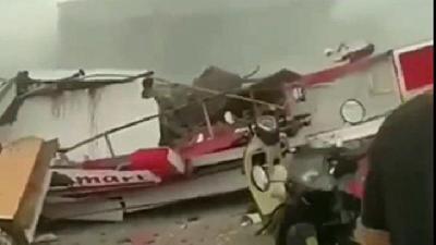 Alfamart Building in South Kalimantan's Banjar Collapses; 3 People Still Trapped