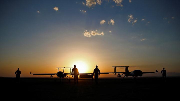 Pemandangan drone selama latihan militer di lokasi yang dirahasiakan di Iran, 24 Agustus 2022. Iranian Army/WANA (West Asia News Agency)/Handout via REUTERS