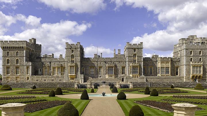 Top 7 Oldest Castles in the World That Are Still Open for Visitors