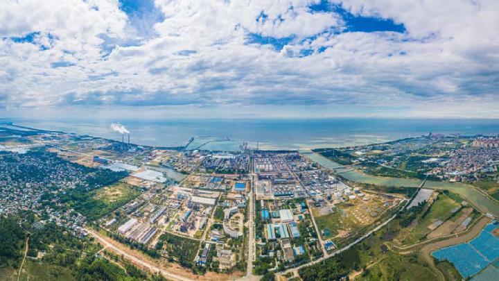 China's Carbon Emissions Drop Amid Rising Energy Demand
