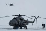 Helikopter MI-8 Rusia terlihat di bandara Karanganda, Kazakhstan, 10 Maret 2014. REUTERS/BILL INGALLS/NASA/HANDOUT VIA REUTERS