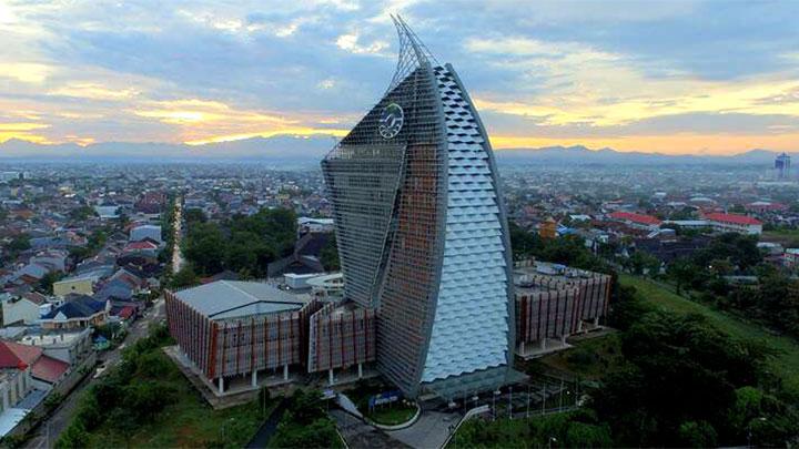 Eğitim ve Teknoloji Bakanlığı, Cinsel Taciz İddiasıyla İlgili UNM Şansölyesini Soruşturmaya Devam Ediyor