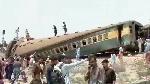 Sedikitnya 15 orang tewas sementara 40 lainnya luka-luka setelah beberapa gerbong kereta Hazara Express tergelincir di dekat Stasiun Kereta Api Sarhari di Nawabshah. DawnNews TV