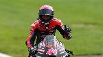 Pembalap Aprilia Racing, Aleix Espargaro merayakan kemenangan seusai balapan MotoGP Inggris di Silverstone Circuit, Silverstone, 6 Agustus 2023. REUTERS/Andrew Boyers