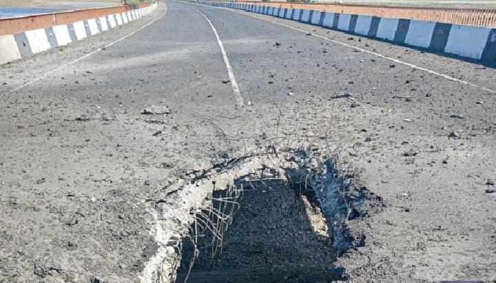Ukraine Bombs Crimea Bridge Underwater With 1,100 Kilograms of Explosives