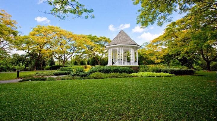 Singapore Botanic Gardens Celebrates Milestones with Festive Light Shows
