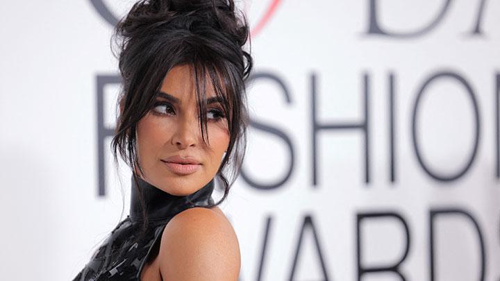 Kim Kardashian Jalani Perawatan Wajah Sperma Salmon, Amankah untuk Kulit?
