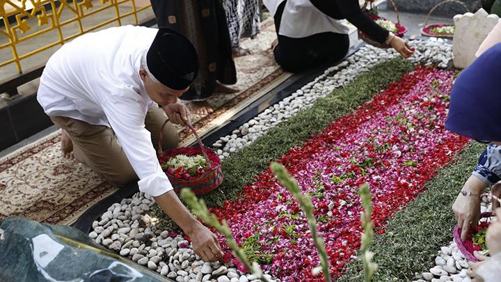 Ziarah ke Makam Buyut Muhaimin Iskandar, Ganjar Pranowo Akui Komunikasinya dengan Kubu Amin Lancar