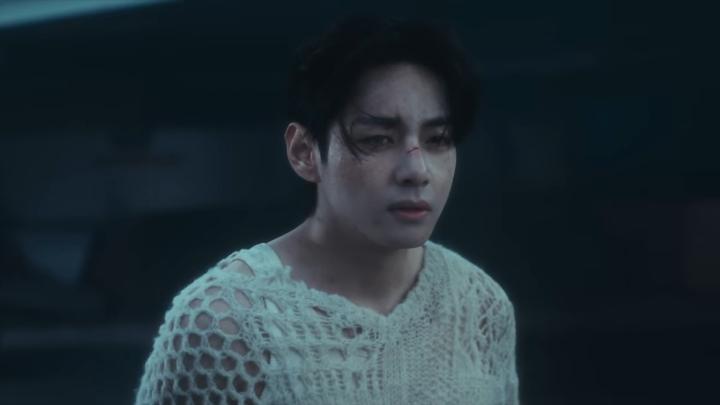 Jadi Model Video Klip IU, Penggemar: Tak Cuma Tampan V BTS Jago Akting